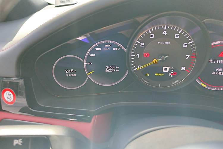 Used Porsche Cayenne E-Hybrid 2021 Cayenne E-Hybrid 2.0T Odometer Close Up