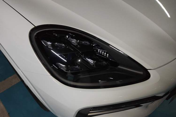 Used Porsche Cayenne E-Hybrid 2021 Cayenne E-Hybrid 2.0T Right Front Headlight