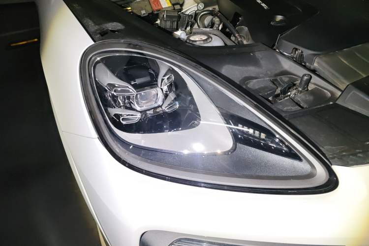 Used Porsche Cayenne E-Hybrid 2021 Cayenne E-Hybrid 2.0T Right Front Headlight