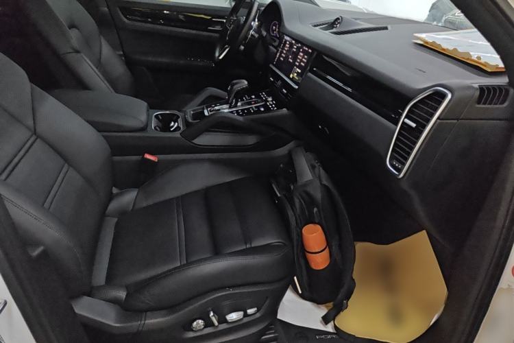 Used Porsche Cayenne E-Hybrid 2021 Cayenne E-Hybrid 2.0T Right Front Seat