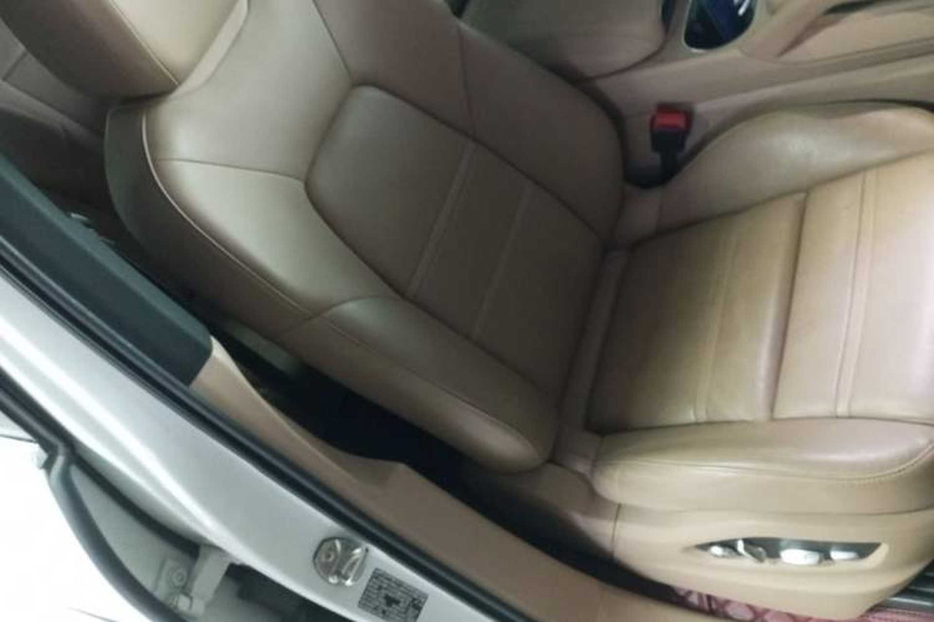 Used Porsche Cayenne E-Hybrid 2021 Cayenne E-Hybrid 2.0T Right Front Seat
