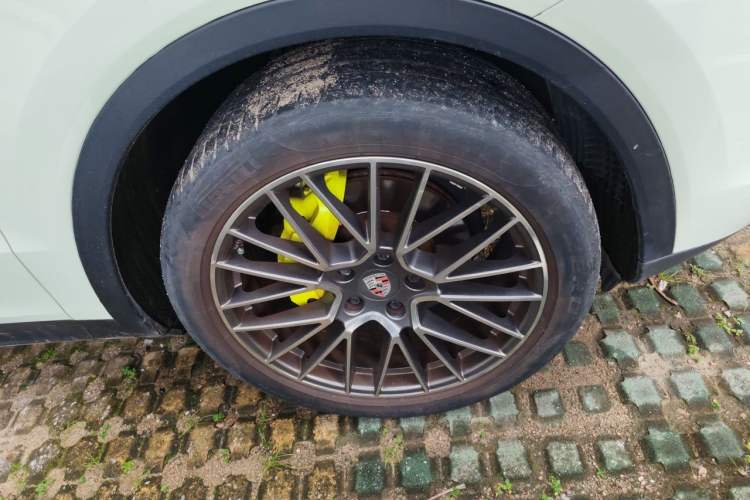 Used Porsche Cayenne E-Hybrid 2021 Cayenne E-Hybrid 2.0T Right Front Wheel Hub