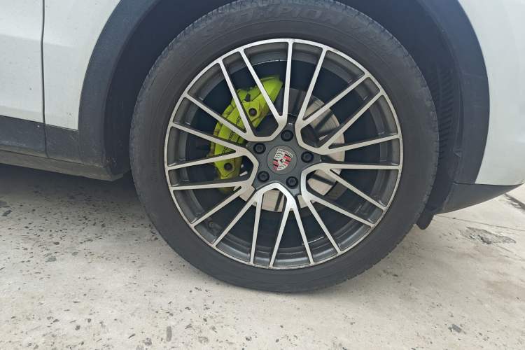 Used Porsche Cayenne E-Hybrid 2021 Cayenne E-Hybrid 2.0T Right Front Wheel Hub