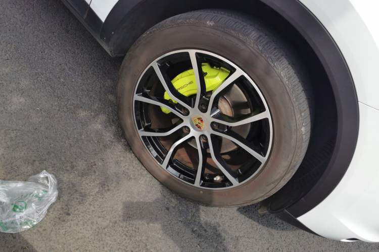 Used Porsche Cayenne E-Hybrid 2021 Cayenne E-Hybrid 2.0T Right Front Wheel Hub