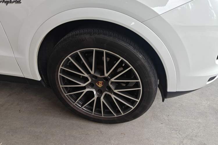 Used Porsche Cayenne E-Hybrid 2021 Cayenne E-Hybrid 2.0T Right Front Wheel Hub