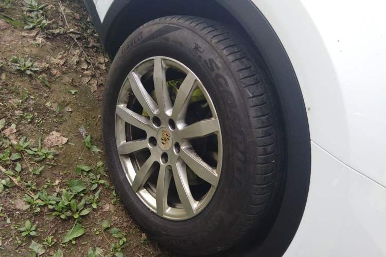 Used Porsche Cayenne E-Hybrid 2021 Cayenne E-Hybrid 2.0T Right Front Wheel Hub