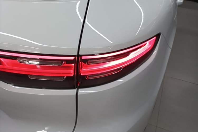 Used Porsche Cayenne E-Hybrid 2021 Cayenne E-Hybrid 2.0T Right Rear Taillight