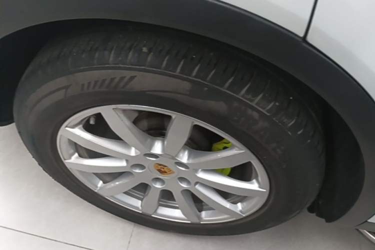 Used Porsche Cayenne E-Hybrid 2021 Cayenne E-Hybrid 2.0T Right Rear Wheel Hub