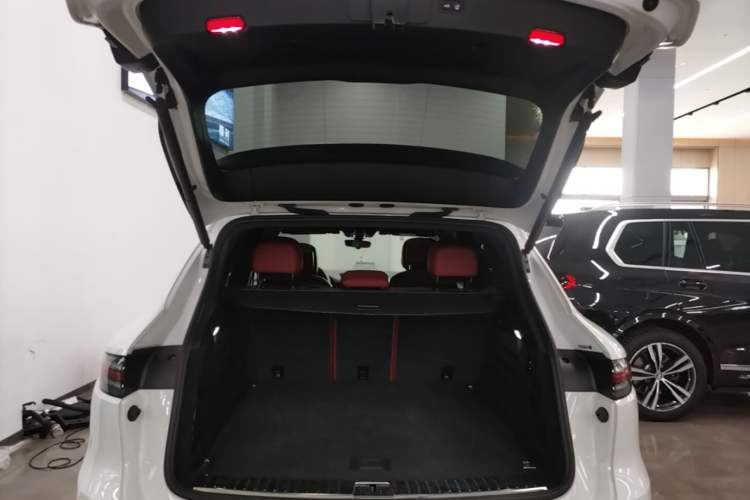 Used Porsche Cayenne E-Hybrid 2021 Cayenne E-Hybrid 2.0T Trunk