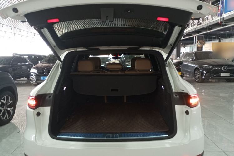 Used Porsche Cayenne E-Hybrid 2021 Cayenne E-Hybrid 2.0T Trunk