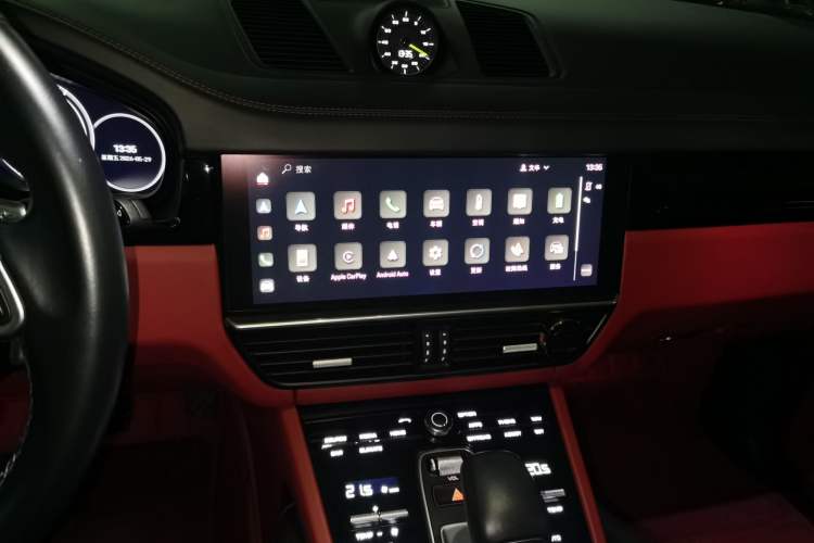 Used Porsche Cayenne E-Hybrid 2022 Cayenne E-Hybrid 2.0T Platinum Edition Audio And AC Panel