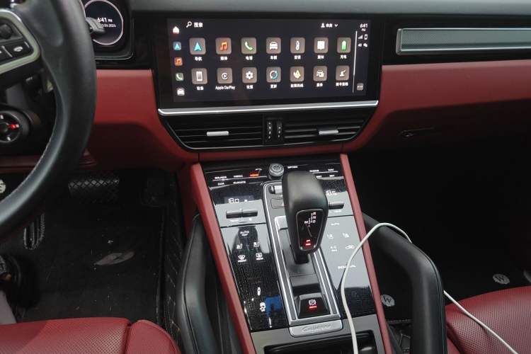 Used Porsche Cayenne E-Hybrid 2022 Cayenne E-Hybrid 2.0T Platinum Edition Audio And AC Panel