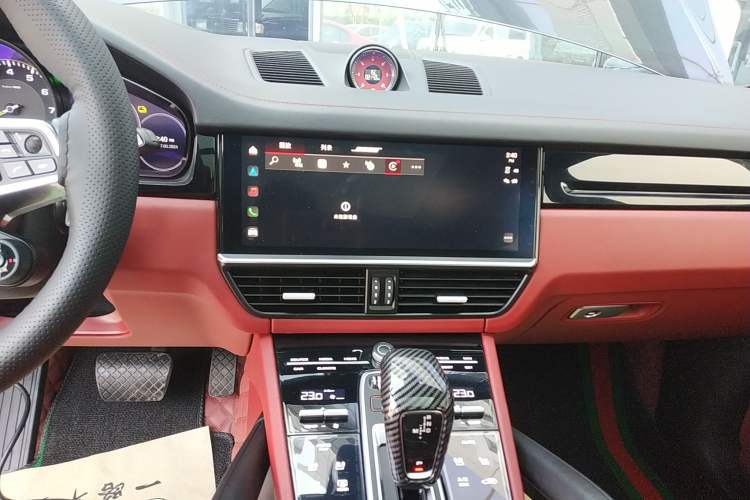 Used Porsche Cayenne E-Hybrid 2022 Cayenne E-Hybrid 2.0T Platinum Edition Audio And AC Panel