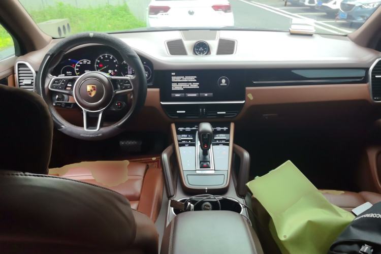 Used Porsche Cayenne E-Hybrid 2022 Cayenne E-Hybrid 2.0T Platinum Edition Center Console