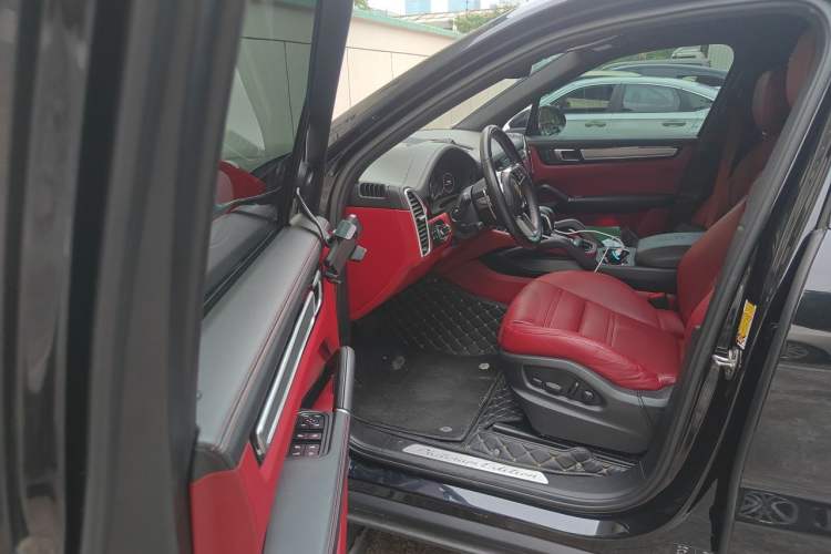 Used Porsche Cayenne E-Hybrid 2022 Cayenne E-Hybrid 2.0T Platinum Edition Driver Seat