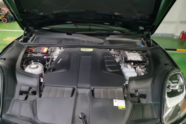 Used Porsche Cayenne E-Hybrid 2022 Cayenne E-Hybrid 2.0T Platinum Edition Engine Bay