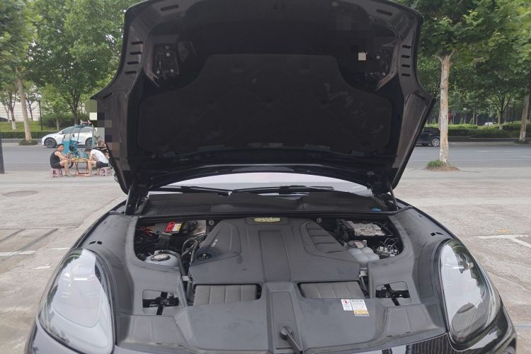 Used Porsche Cayenne E-Hybrid 2022 Cayenne E-Hybrid 2.0T Platinum Edition Engine Bay