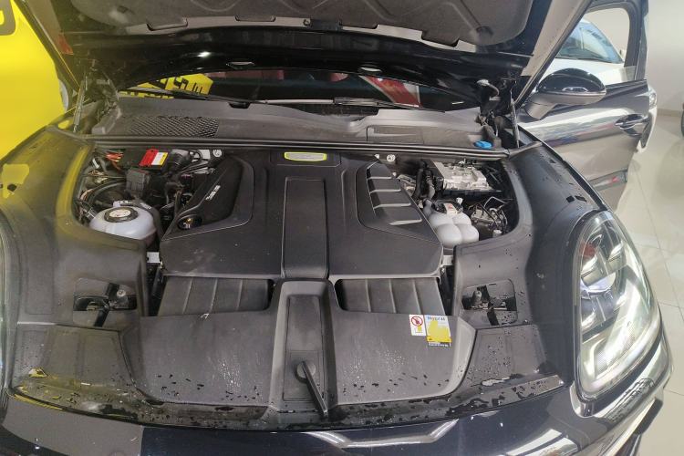 Used Porsche Cayenne E-Hybrid 2022 Cayenne E-Hybrid 2.0T Platinum Edition Engine Bay