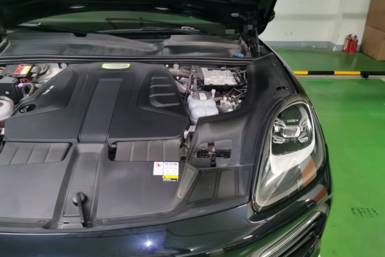 Used Porsche Cayenne E-Hybrid 2022 Cayenne E-Hybrid 2.0T Platinum Edition Engine Bay Left