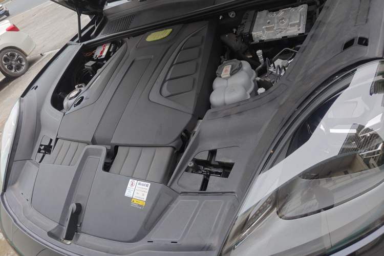 Used Porsche Cayenne E-Hybrid 2022 Cayenne E-Hybrid 2.0T Platinum Edition Engine Bay Left