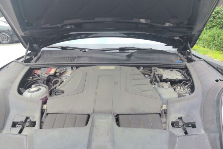 Used Porsche Cayenne E-Hybrid 2022 Cayenne E-Hybrid 2.0T Platinum Edition Engine Bay