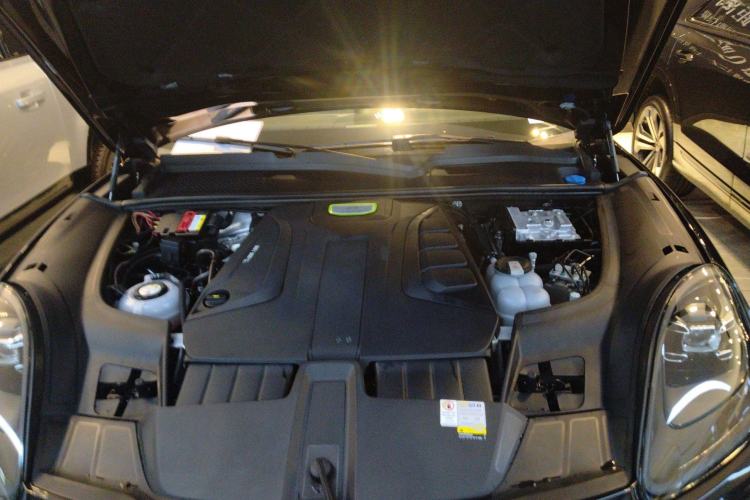 Used Porsche Cayenne E-Hybrid 2022 Cayenne E-Hybrid 2.0T Platinum Edition Engine Bay
