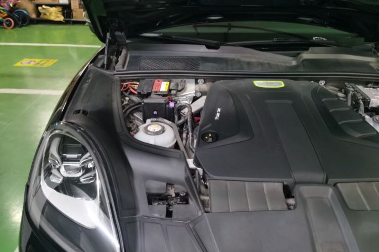 Used Porsche Cayenne E-Hybrid 2022 Cayenne E-Hybrid 2.0T Platinum Edition Engine Bay Right