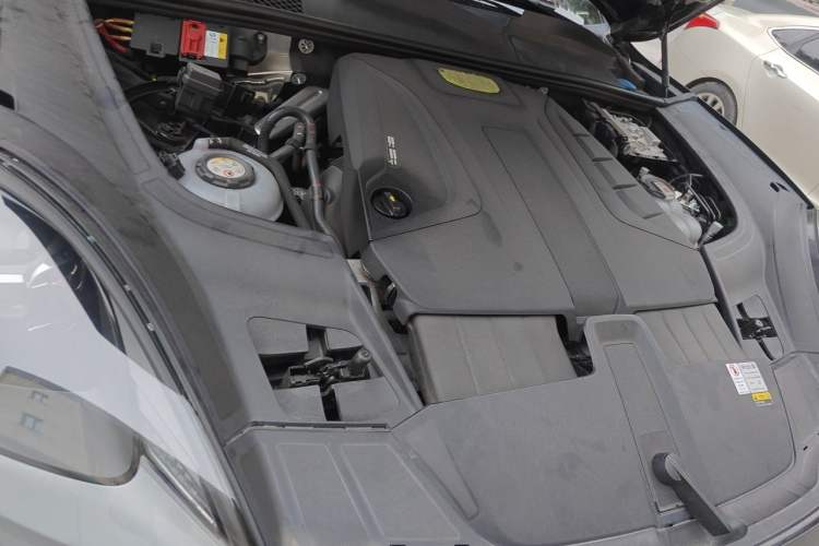 Used Porsche Cayenne E-Hybrid 2022 Cayenne E-Hybrid 2.0T Platinum Edition Engine Bay Right