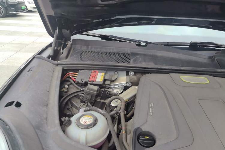 Used Porsche Cayenne E-Hybrid 2022 Cayenne E-Hybrid 2.0T Platinum Edition Engine Bay Right