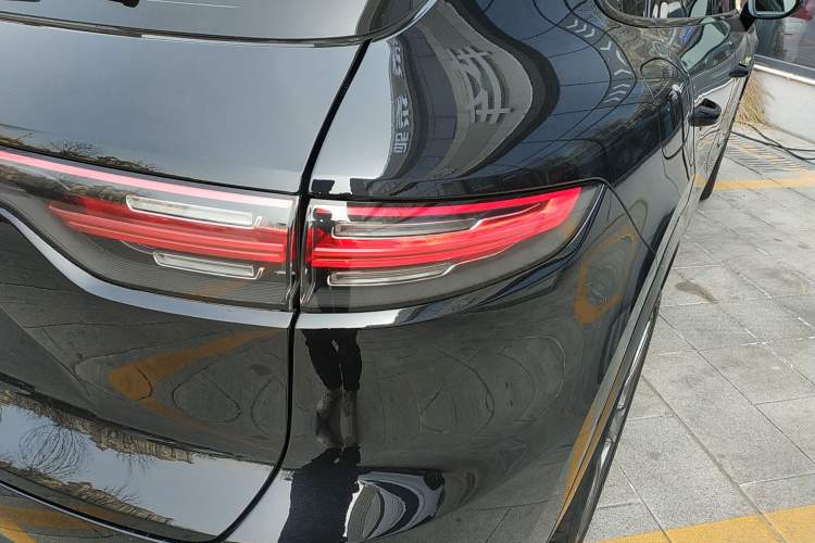 Used Porsche Cayenne E-Hybrid 2022 Cayenne E-Hybrid 2.0T Platinum Edition Exterior 3