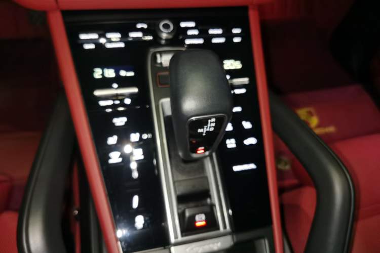 Used Porsche Cayenne E-Hybrid 2022 Cayenne E-Hybrid 2.0T Platinum Edition Gear Lever