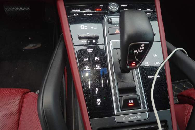 Used Porsche Cayenne E-Hybrid 2022 Cayenne E-Hybrid 2.0T Platinum Edition Gear Lever