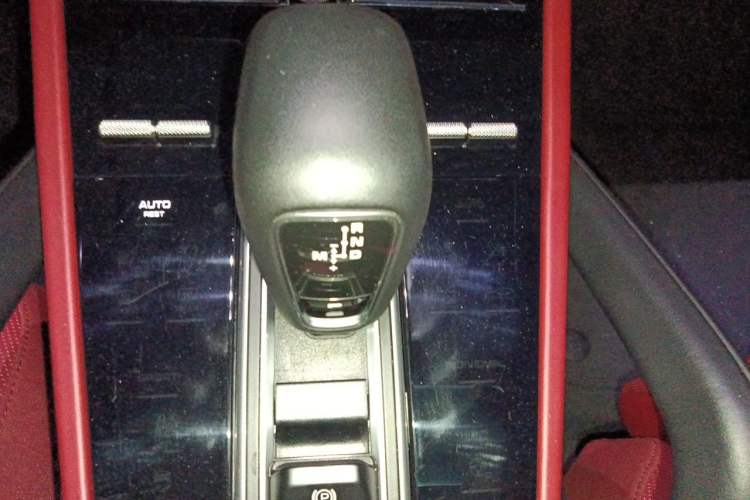 Used Porsche Cayenne E-Hybrid 2022 Cayenne E-Hybrid 2.0T Platinum Edition Gear Lever