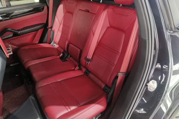 Used Porsche Cayenne E-Hybrid 2022 Cayenne E-Hybrid 2.0T Platinum Edition Interior 4