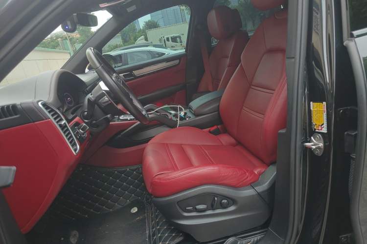 Used Porsche Cayenne E-Hybrid 2022 Cayenne E-Hybrid 2.0T Platinum Edition Left Front Seat