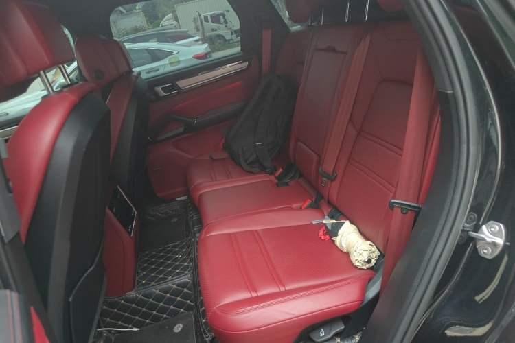 Used Porsche Cayenne E-Hybrid 2022 Cayenne E-Hybrid 2.0T Platinum Edition Left Rear Seat
