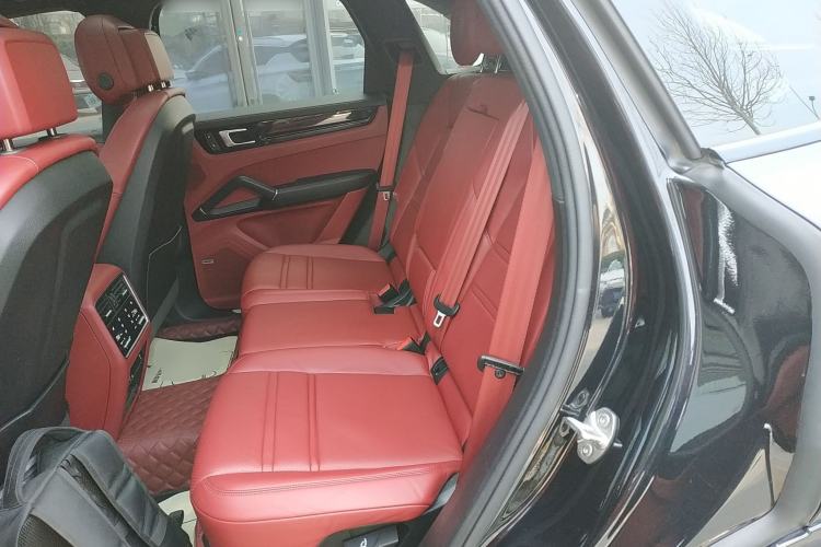 Used Porsche Cayenne E-Hybrid 2022 Cayenne E-Hybrid 2.0T Platinum Edition Left Rear Seat