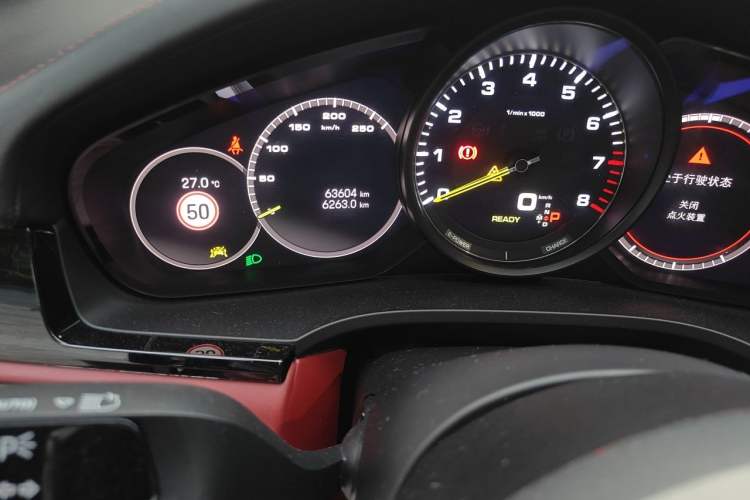 Used Porsche Cayenne E-Hybrid 2022 Cayenne E-Hybrid 2.0T Platinum Edition Odometer Close Up