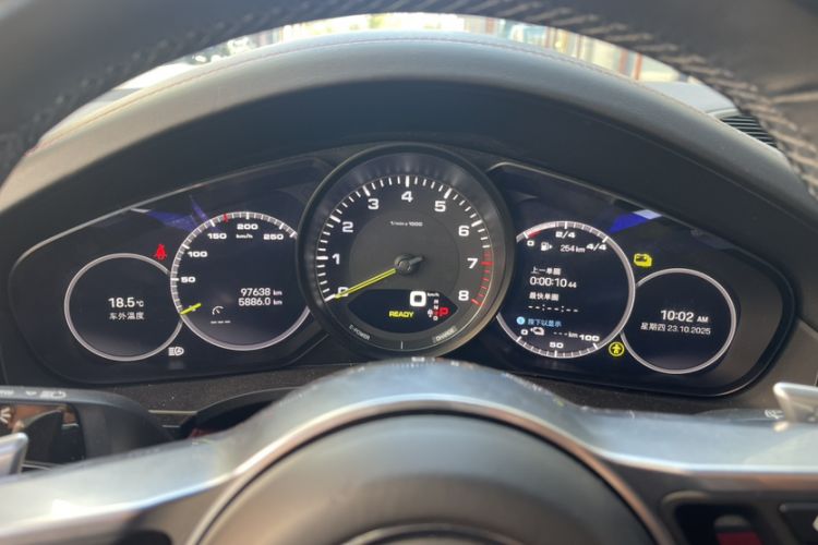 Used Porsche Cayenne E-Hybrid 2022 Cayenne E-Hybrid 2.0T Platinum Edition Odometer Close Up