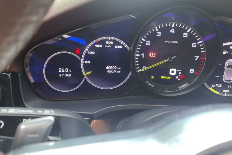 Used Porsche Cayenne E-Hybrid 2022 Cayenne E-Hybrid 2.0T Platinum Edition Odometer Close Up