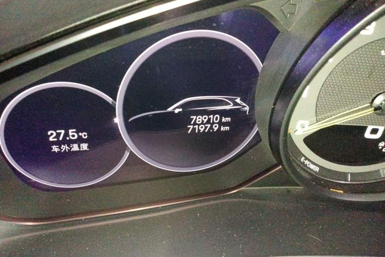 Used Porsche Cayenne E-Hybrid 2022 Cayenne E-Hybrid 2.0T Platinum Edition Odometer Close Up