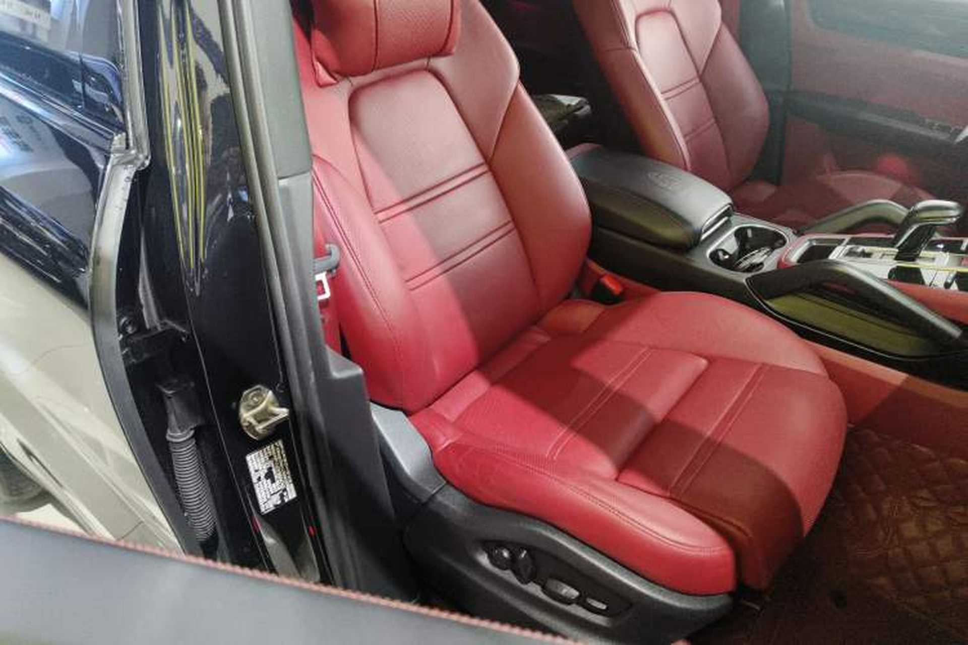 Used Porsche Cayenne E-Hybrid 2022 Cayenne E-Hybrid 2.0T Platinum Edition Right Front Seat