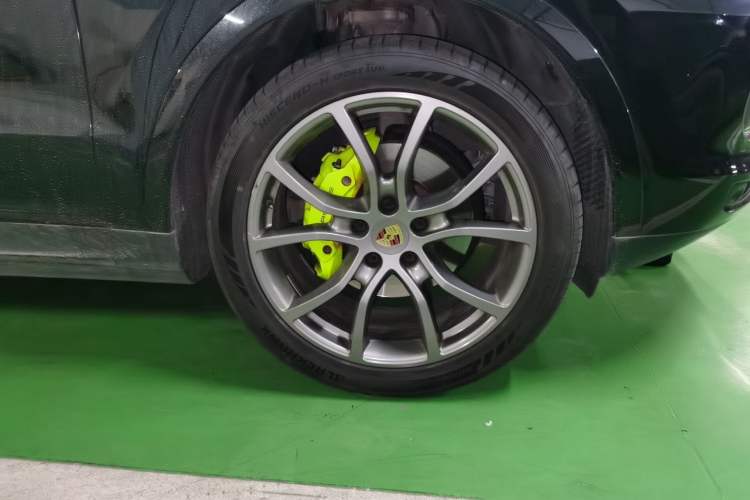 Used Porsche Cayenne E-Hybrid 2022 Cayenne E-Hybrid 2.0T Platinum Edition Right Front Wheel Hub