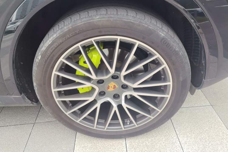 Used Porsche Cayenne E-Hybrid 2022 Cayenne E-Hybrid 2.0T Platinum Edition Right Front Wheel Hub