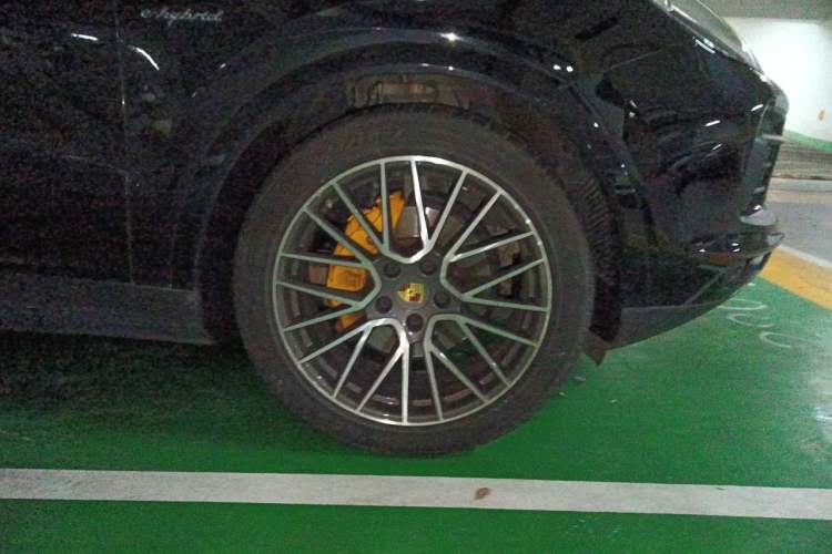 Used Porsche Cayenne E-Hybrid 2022 Cayenne E-Hybrid 2.0T Platinum Edition Right Front Wheel Hub