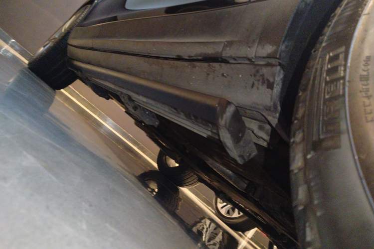 Used Porsche Cayenne E-Hybrid 2022 Cayenne E-Hybrid 2.0T Platinum Edition Right Side Sill