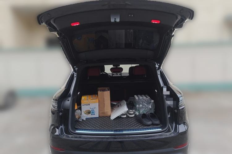 Used Porsche Cayenne E-Hybrid 2022 Cayenne E-Hybrid 2.0T Platinum Edition Trunk