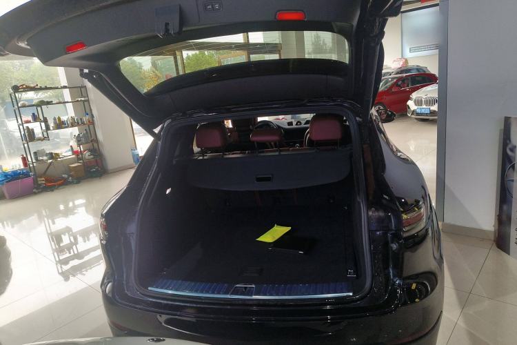 Used Porsche Cayenne E-Hybrid 2022 Cayenne E-Hybrid 2.0T Platinum Edition Trunk