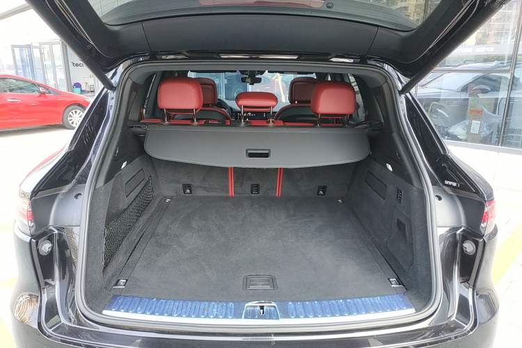 Used Porsche Cayenne E-Hybrid 2022 Cayenne E-Hybrid 2.0T Platinum Edition Trunk