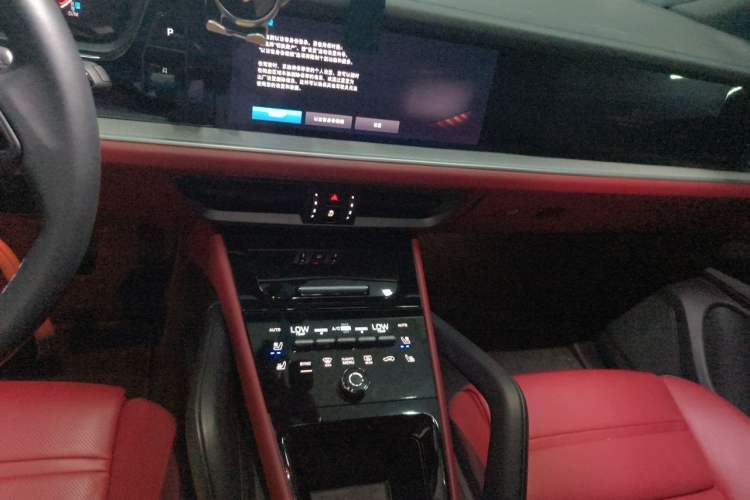 Used Porsche Cayenne E-Hybrid 2022 Cayenne E-Hybrid 2.0T Platinum Edition Audio And AC Panel